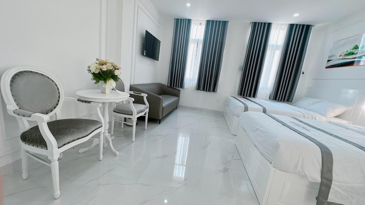Hotel Paris *